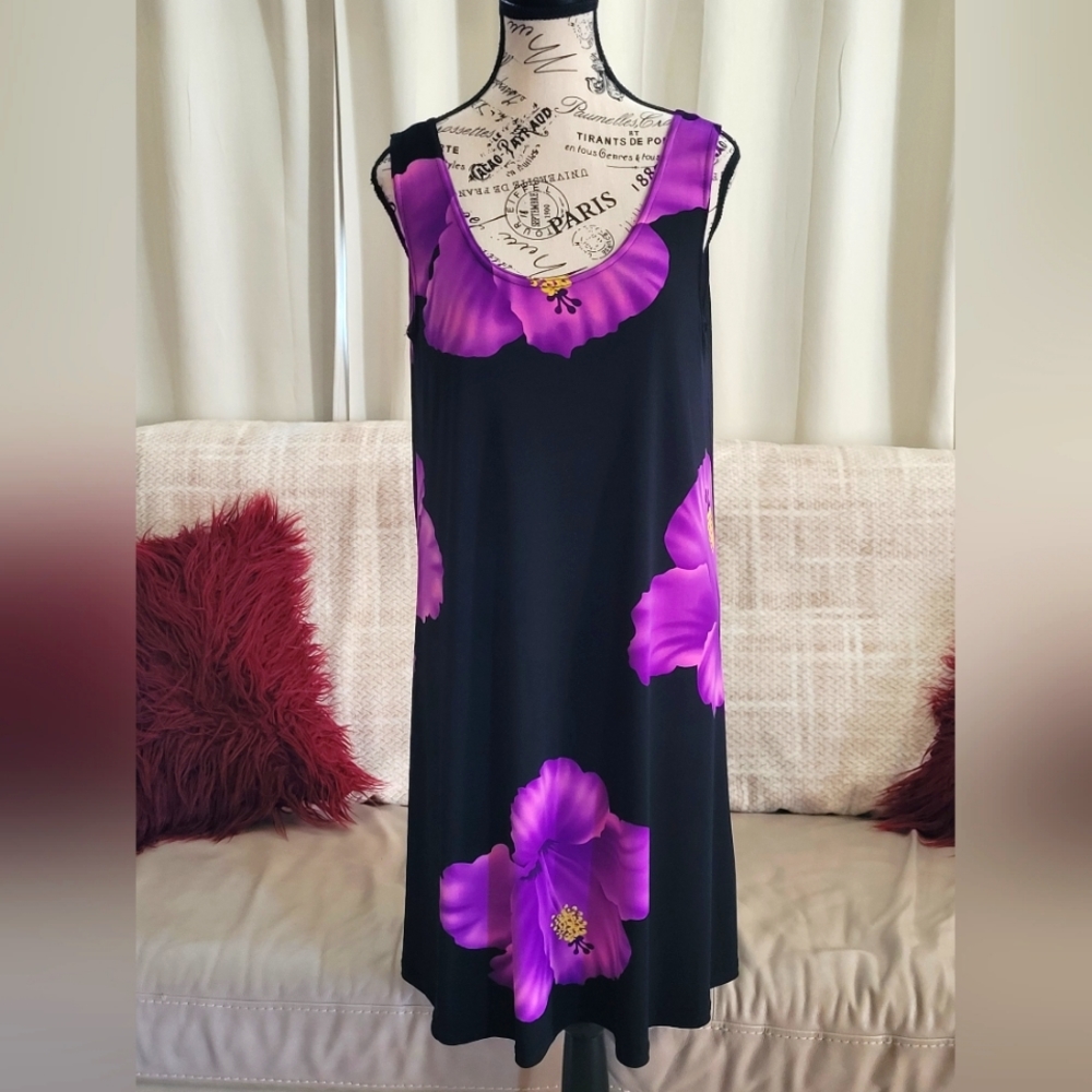 J & J fashion in Hawaii. Woman’s beautiful summer dress. Size medium.